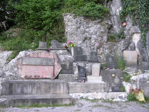 Мемориальный комплекс на въезде в столицу Абхазии - город Сухум. Траурные плиты павшим при освобождении Сухума в 1993 г.